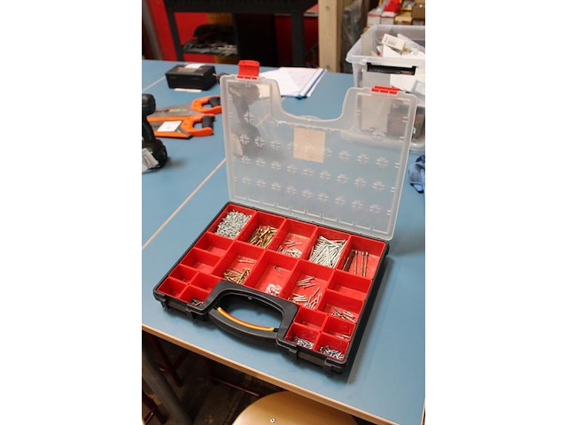 Organiser met schroeven in diverse maten en uitvoeringen. - afbeelding 2 van  3