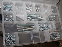 Organizer met 4 laden gevuld met diverse bevestigingsmaterialen. - afbeelding 4 van  4