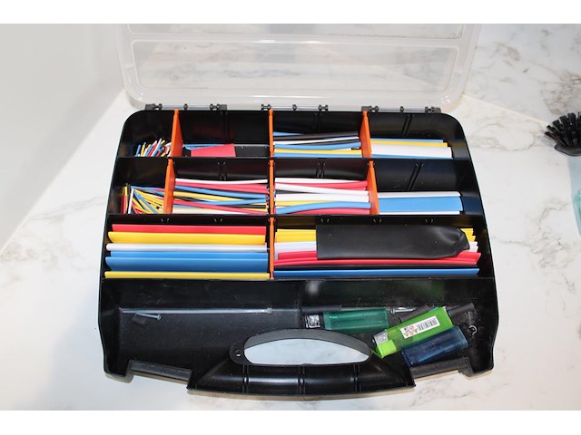 Organizers gevuld met krimpkousen. - afbeelding 1 van  2