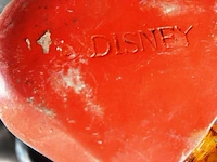 Origineel disney mickey mouse-kantenhocker (zittend beeldje voor de rand van een kast of plank) van kunsthars (polyresin) uit de jaren 70 of 80, met de hand beschilderd - afbeelding 6 van  6