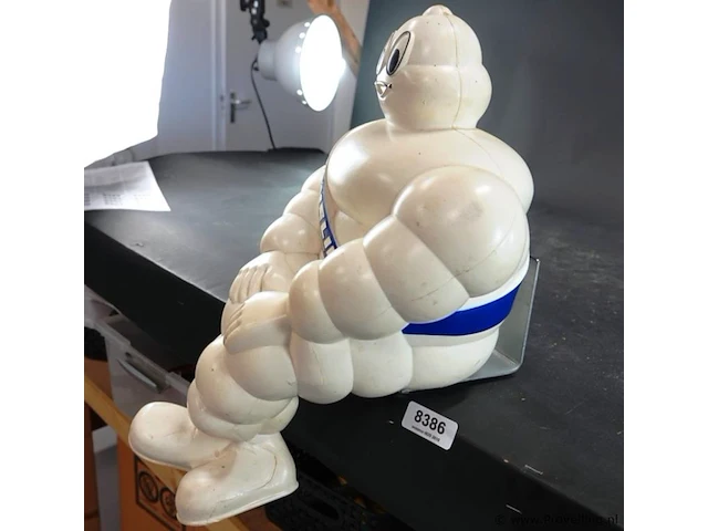 Origineel michelin bibendum-reclamefiguur. kunststof - afbeelding 3 van  5