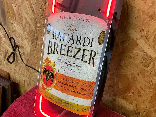 Originele bacardi neon lichtreclame groot - afbeelding 2 van  4