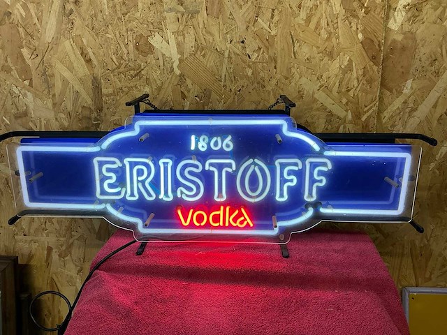 Originele eristoff neon lichtreclame - afbeelding 3 van  5