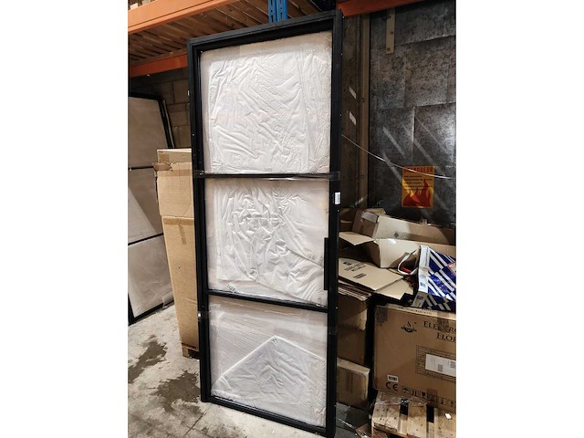 Originele stalen binnendeur met kozijn - afbeelding 1 van  4