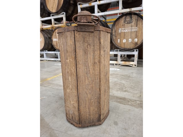 Originele stroh rum-fles in houten krat - afbeelding 2 van  5