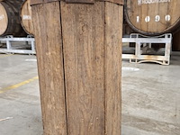 Originele stroh rum-fles in houten krat - afbeelding 2 van  5