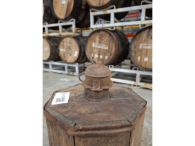 Originele stroh rum-fles in houten krat - afbeelding 3 van  5