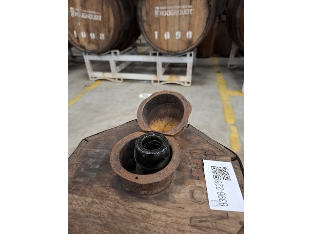 Originele stroh rum-fles in houten krat - afbeelding 4 van  5