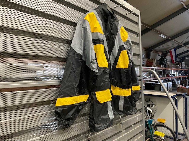 Orina regenkleding l (20x) - afbeelding 2 van  7