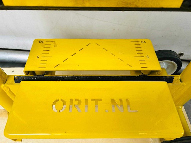 Orit - 3300-es - steenknipper - afbeelding 3 van  12