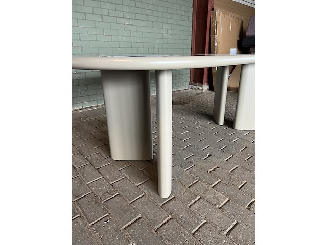 Ormi eettafel - beige by fonq - afbeelding 2 van  4