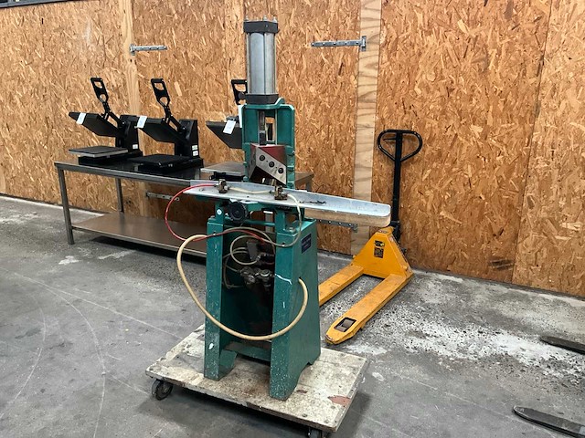 Orteguil or-c-100 pneumatische uithoekpers - afbeelding 1 van  8