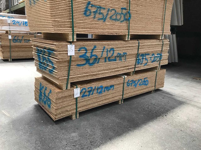 Osb platen 12mm 2050x675mm (36x) - afbeelding 1 van  4
