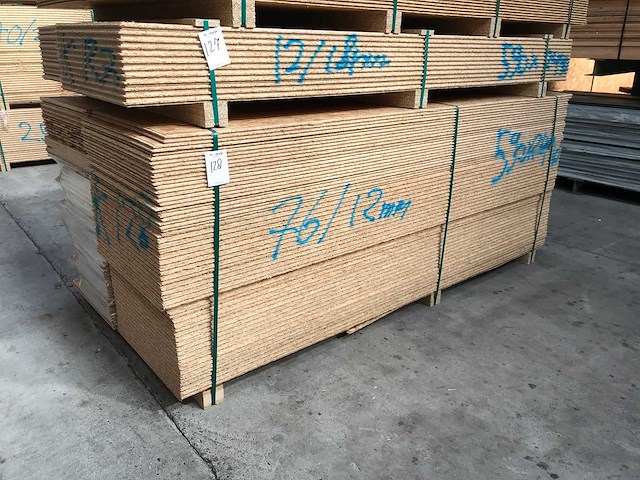 Osb platen 12mm 590x2440mm (152x) - afbeelding 1 van  5