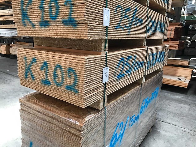 Osb platen 12mm 675x2050mm (25x) - afbeelding 1 van  3