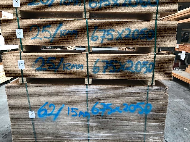 Osb platen 12mm 675x2050mm (25x) - afbeelding 2 van  3