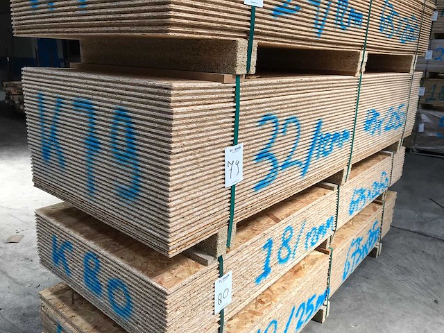 Osb platen 12mm 675x2050mm (32x) - afbeelding 1 van  3