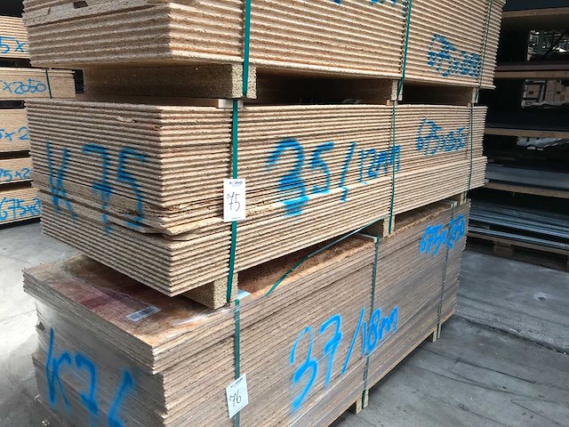 Osb platen 12mm 675x2050mm (35x) - afbeelding 1 van  2