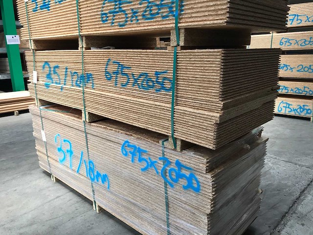 Osb platen 12mm 675x2050mm (35x) - afbeelding 2 van  2