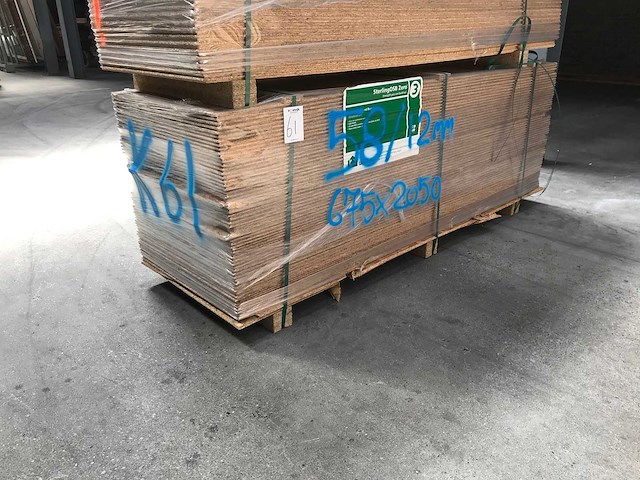 Osb platen 12mm 675x2050mm - afbeelding 1 van  3