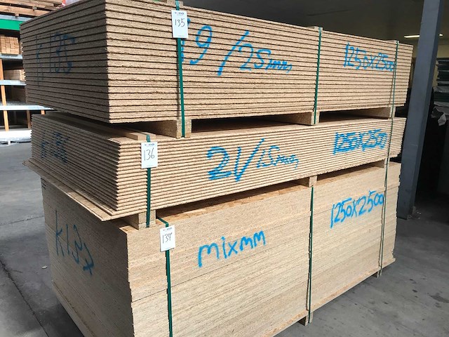 Osb platen 15mm 1250x2500mm (21x) - afbeelding 1 van  4