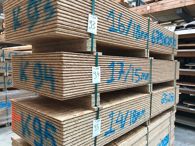 Osb platen 15mm 675x2050mm (17x) - afbeelding 1 van  3