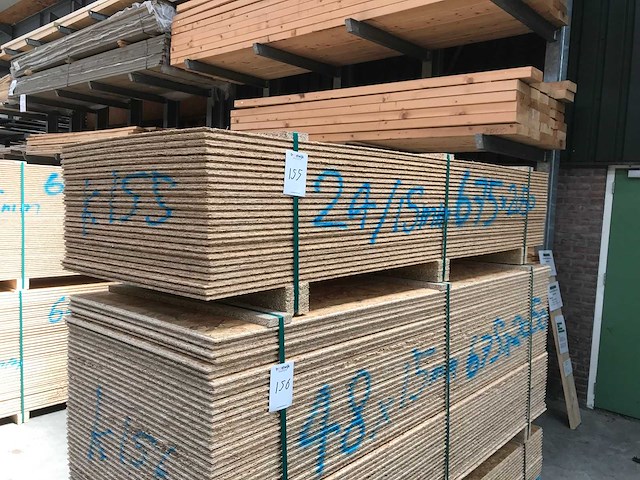 Osb platen 15mm 675x2050mm (24x) - afbeelding 1 van  3