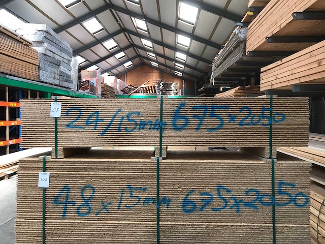 Osb platen 15mm 675x2050mm (24x) - afbeelding 1 van  2