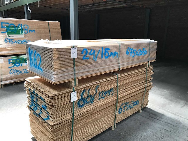 Osb platen 15mm 675x2050mm (24x) - afbeelding 1 van  1