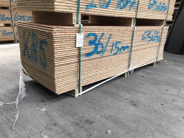 Osb platen 15mm 675x2050mm (36x) - afbeelding 1 van  4