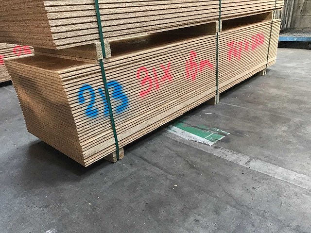 Osb platen 15mm 675x2500 (31x) - afbeelding 1 van  3