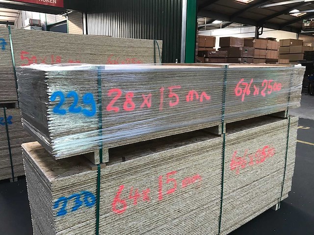 Osb platen 15mm 675x2500mm (28x) - afbeelding 1 van  3