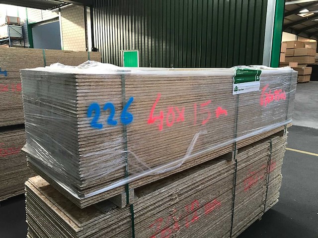 Osb platen 15mm 675x2500mm (40x) - afbeelding 1 van  3