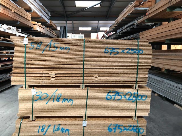 Osb platen 15mm 675x2500mm (58x) - afbeelding 1 van  4