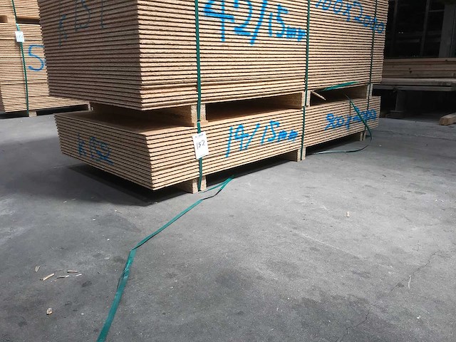 Osb platen 15mm 900x2000mm (14x) - afbeelding 1 van  4