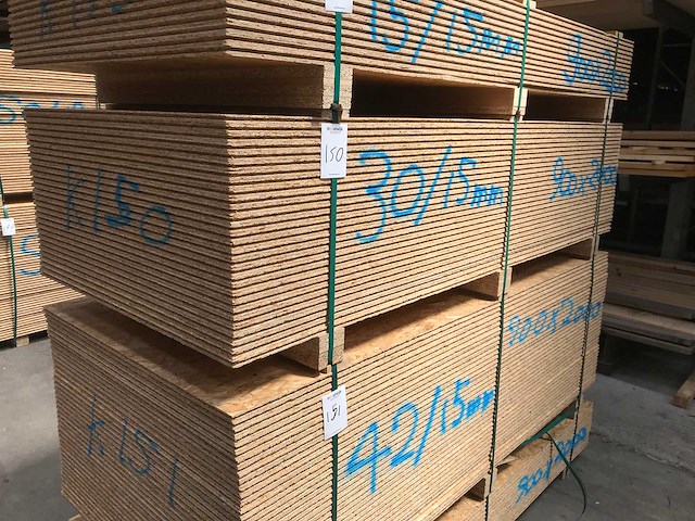 Osb platen 15mm 900x2000mm (30x) - afbeelding 1 van  3