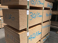 Osb platen 15mm 900x2000mm (30x) - afbeelding 1 van  3