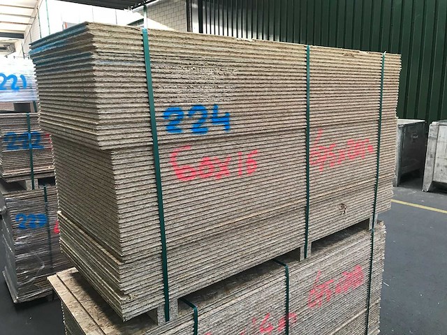 Osb platen 16mm 675x2050mm (60x) - afbeelding 1 van  2