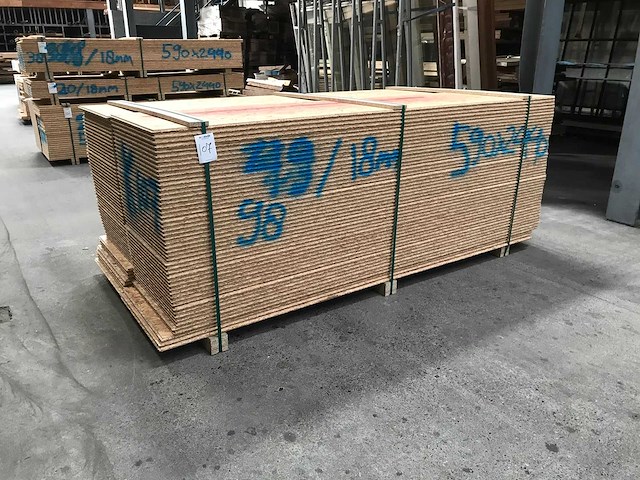 Osb platen 18mm 590x2440mm (98x) - afbeelding 1 van  3