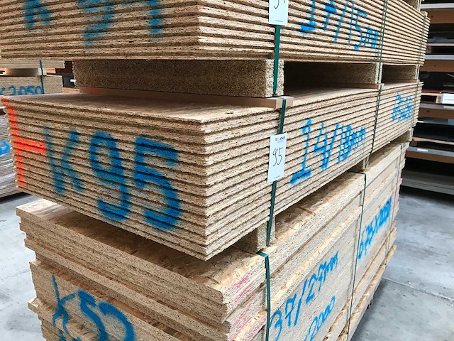 Osb platen 18mm 675x2050mm (14x) - afbeelding 1 van  3