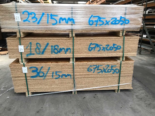 Osb platen 18mm 675x2050mm (18x) - afbeelding 1 van  2