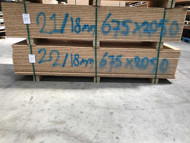Osb platen 18mm 675x2050mm (22x) - afbeelding 1 van  1