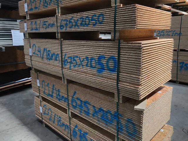 Osb platen 18mm 675x2050mm (24x) - afbeelding 3 van  3