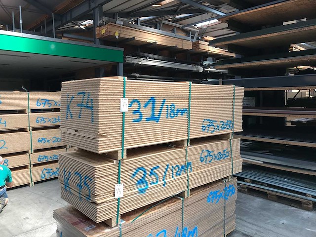 Osb platen 18mm 675x2050mm (31x) - afbeelding 1 van  3