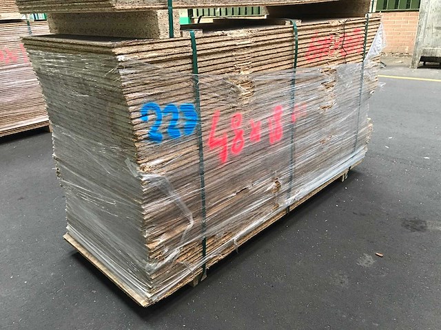 Osb platen 18mm 675x2050mm (48x) - afbeelding 1 van  3