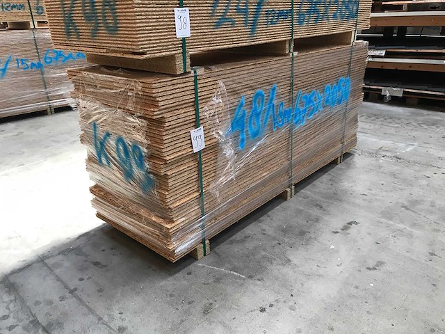 Osb platen 18mm 675x2050mm (48x) - afbeelding 1 van  4