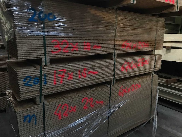 Osb platen 18mm 675x2500mm (17x) - afbeelding 1 van  3