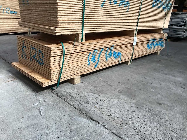 Osb platen 18mm 675x2500mm (18x) - afbeelding 1 van  3