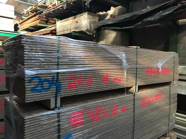 Osb platen 18mm 675x2500mm (26x) - afbeelding 1 van  3