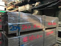 Osb platen 18mm 675x2500mm (26x) - afbeelding 1 van  3